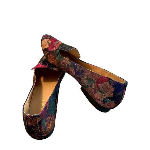 Madden girl hello floral tapestry  women’s size 9.5 flats - Picture 2 of 5